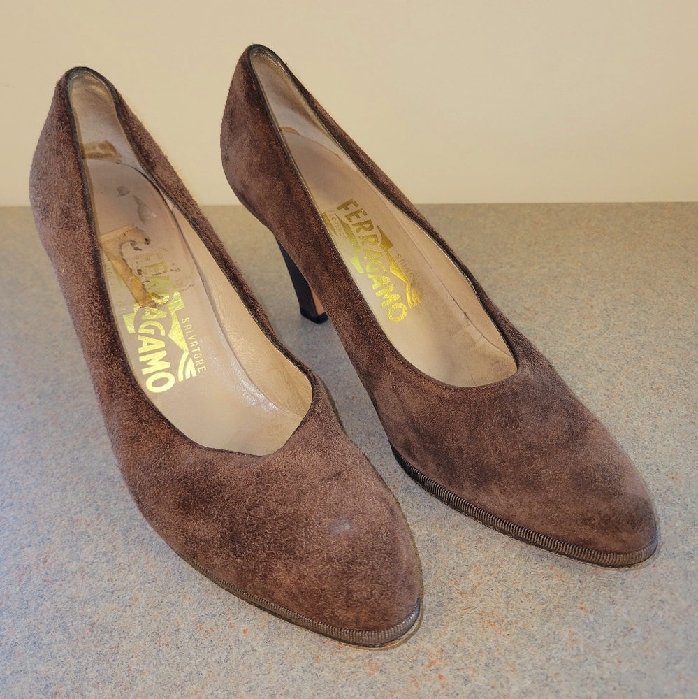 🤎Salvatore Ferragamo Brown Suede Pumps🤎